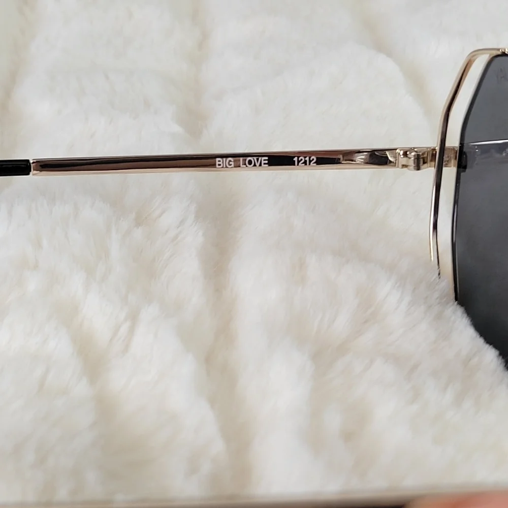 QUAY // ltd ed oversized retro-glam smoke lens gold frames